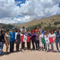 Grupo disfrutando de la naturaleza