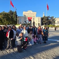 Grupo viajando por el mundo